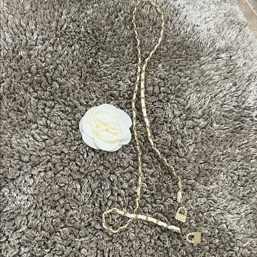 NEW ❤️Women's Elegant Floral Chain Belt with Beige Rose Accent & Camellia Charm
